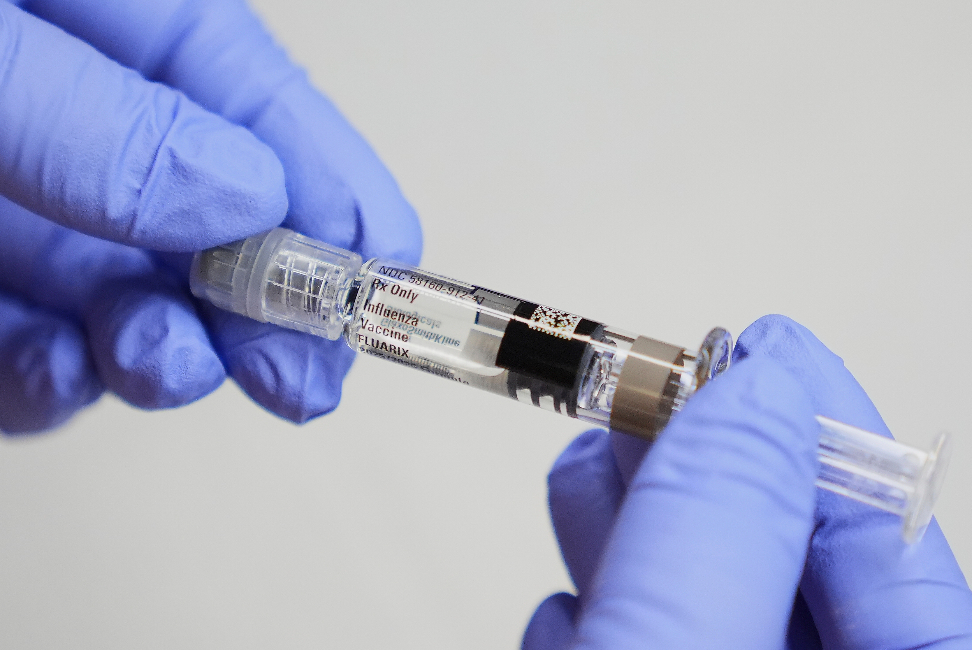 美國醫界聯手破除疫苗迷霧：mRNA流感疫苗與聯邦信任危機的雙重變局